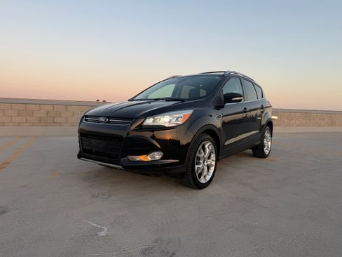 Used 2013 Ford Escape 4WD Titanium image 3