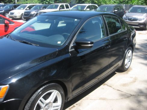 Used 2012 Volkswagen Jetta SE Sedan FWD image 1