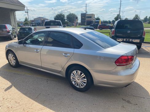 Used 2014 Volkswagen Passat 1.8T S image 4