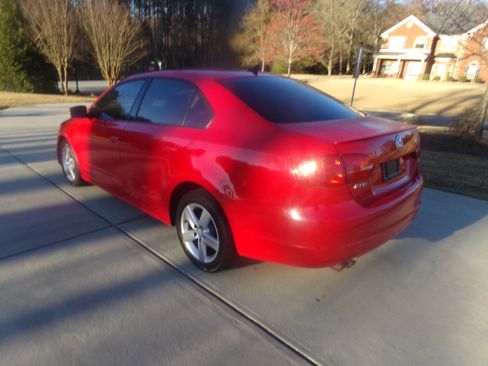 Used 2011 Volkswagen Jetta TDI SE image 3