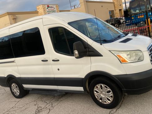 Used 2015 Ford Transit 150 XLT image 2