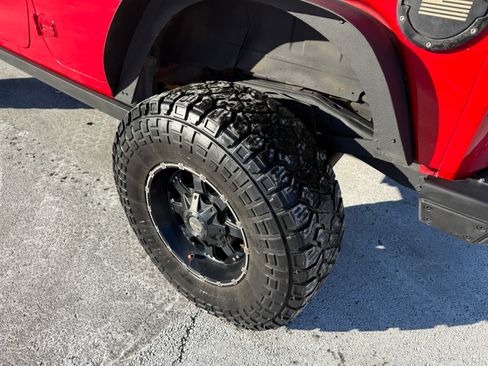 Used 2017 Jeep Wrangler Unlimited Sahara image 5