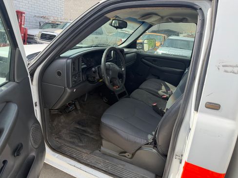 Used 2003 Chevrolet Silverado 2500 2WD Regular Cab image 17