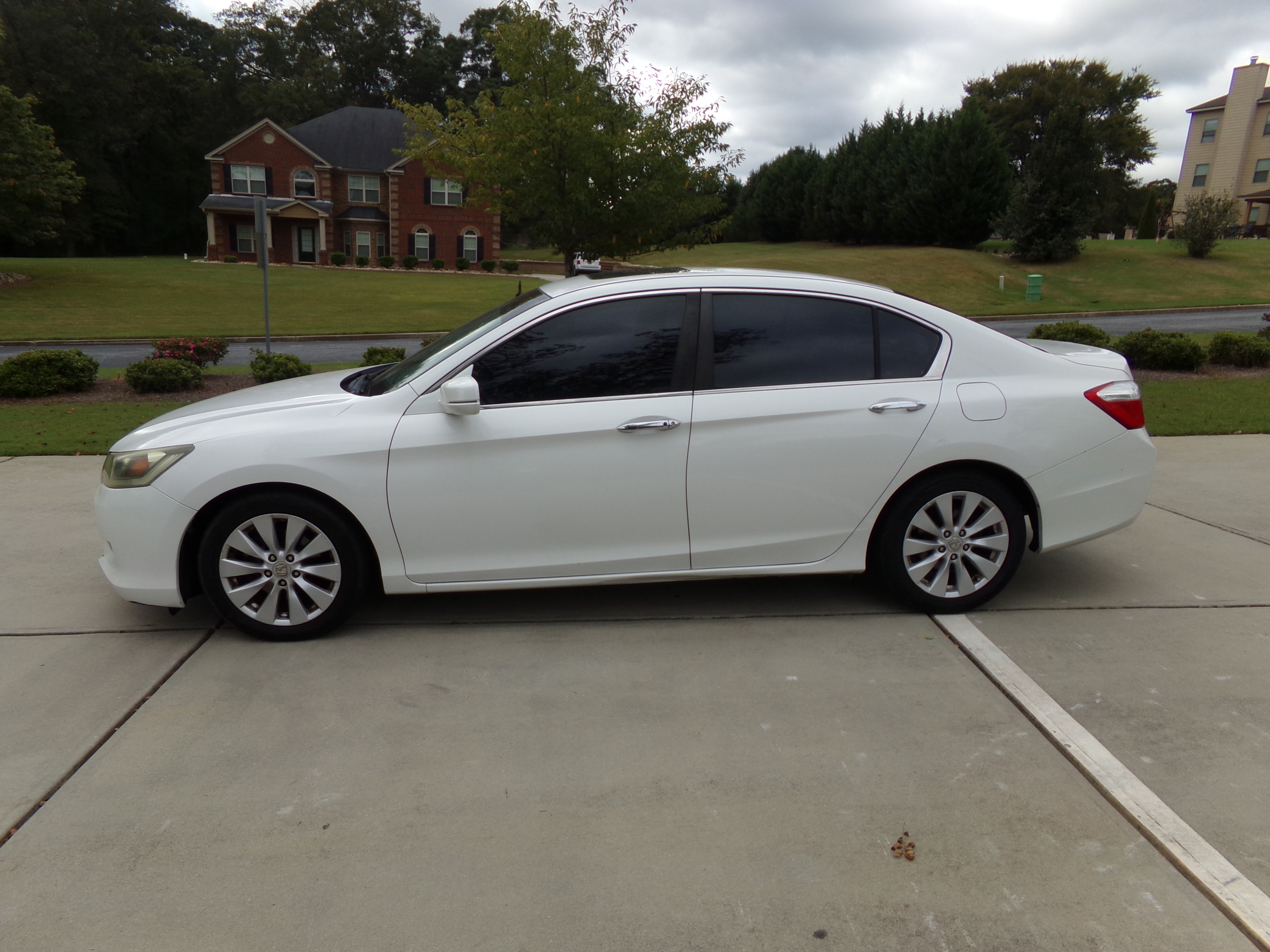 Used 2015 Honda Accord EX Sedan image 2