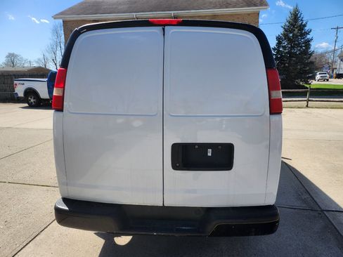 Used 2011 Chevrolet Express 1500 image 6