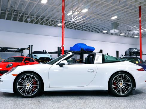 Used 2015 Porsche 911 Targa 4S image 2