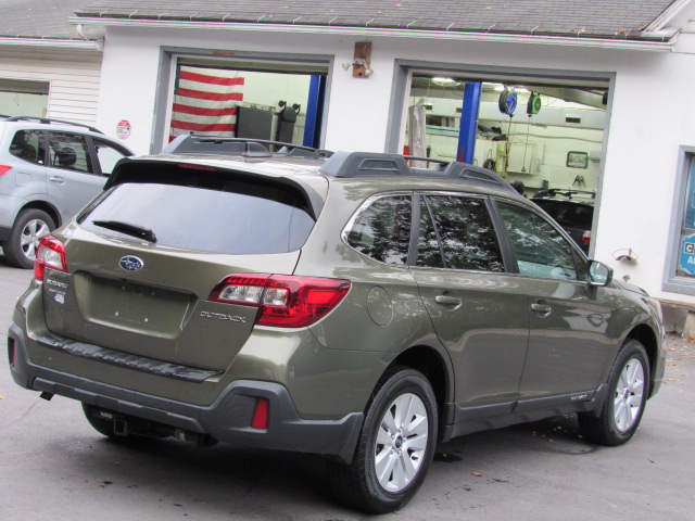 Used 2018 Subaru Outback 2.5i Premium AWD/4WD image 8