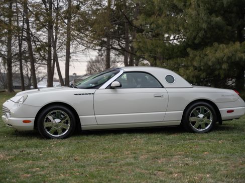 Used 2003 Ford Thunderbird image 3