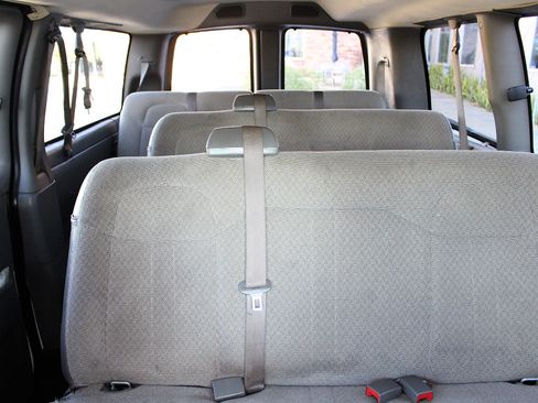 Used 2019 Chevrolet Express 3500 LT image 23