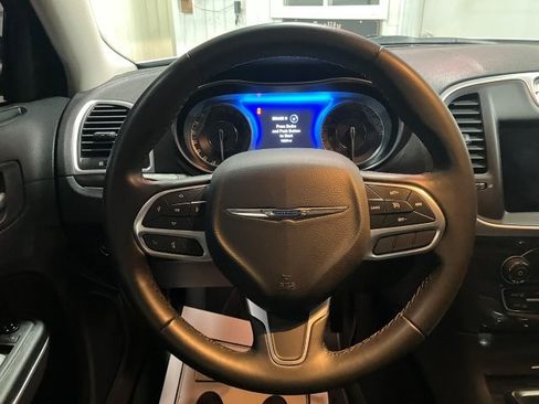 Used 2021 Chrysler 300 Touring image 19