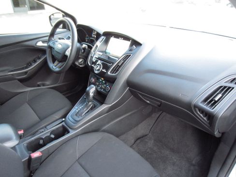 Used 2018 Ford Focus SEL Hatchback FWD image 8