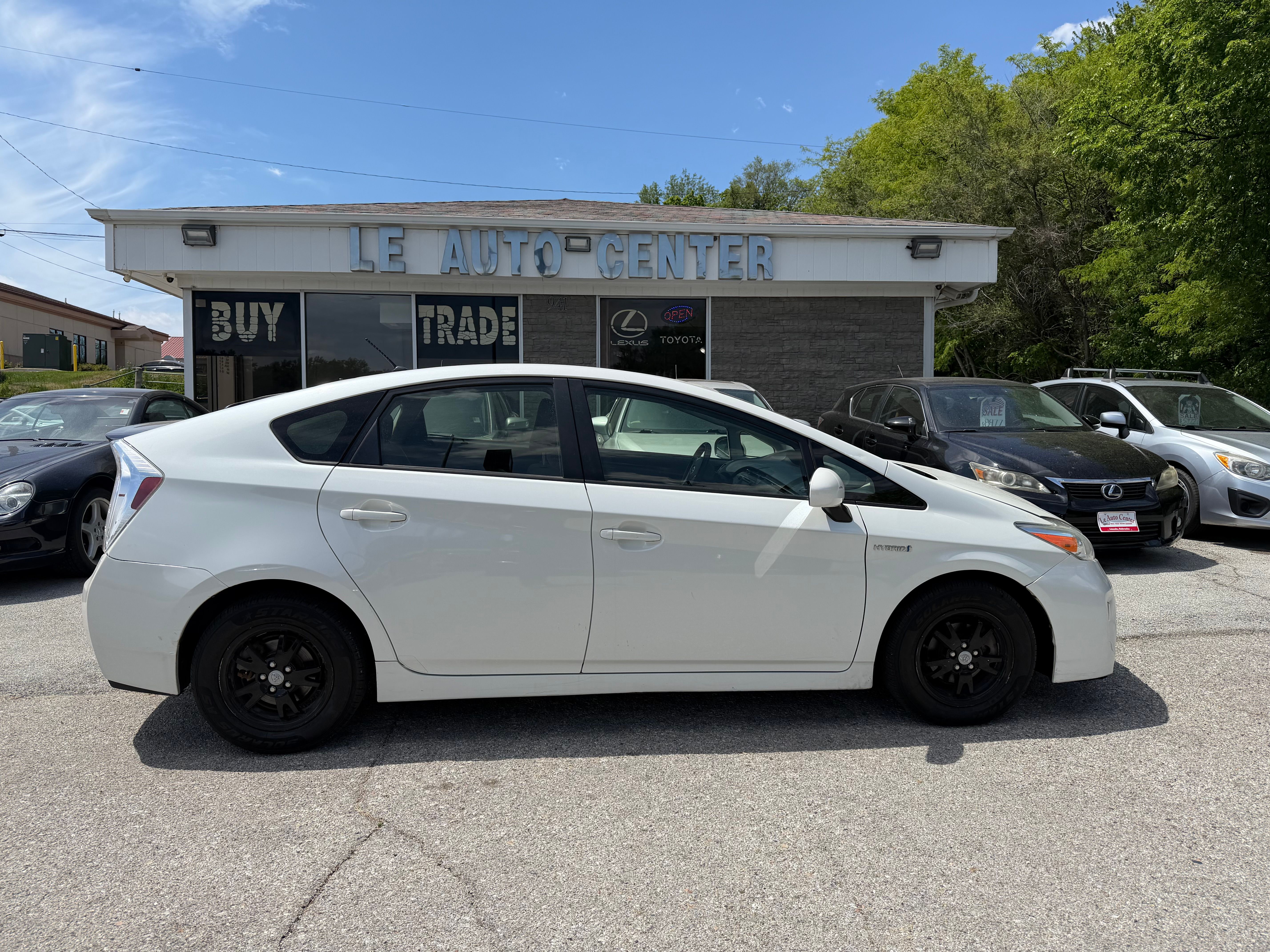 Used 2015 Toyota Prius Two Hatchback 4D FWD image 1