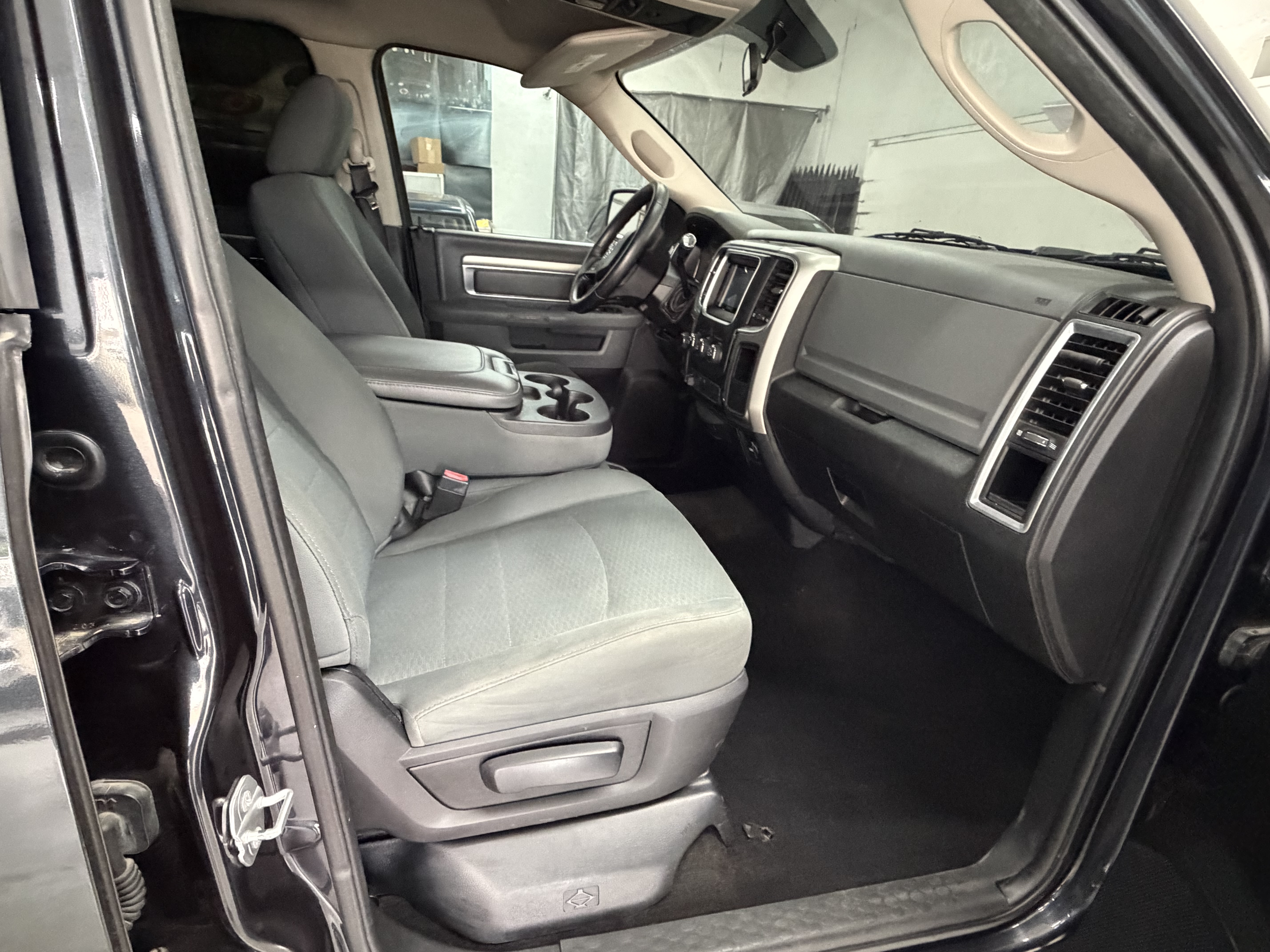 Used 2017 RAM 2500 4x4 Crew Cab SLT image 12