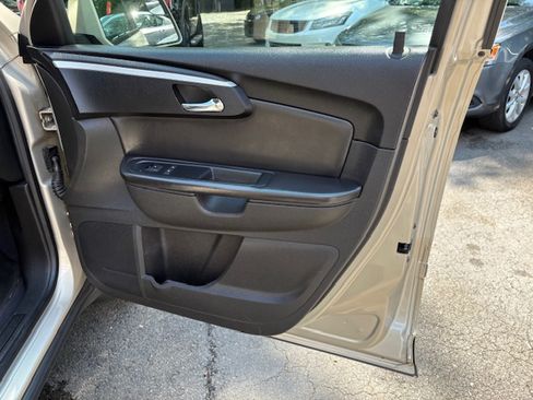 Used 2012 Chevrolet Traverse LT image 22