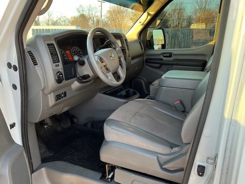 Used 2021 Nissan NV 2500 S image 10