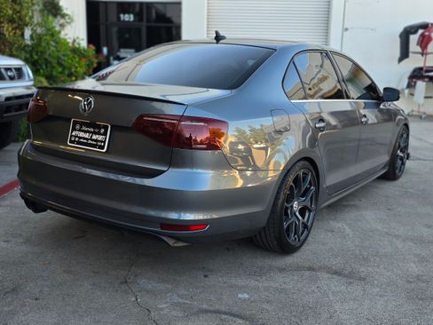 Used 2017 Volkswagen Jetta SE image 8