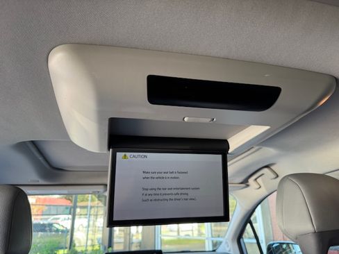 Used 2022 Toyota Sienna XLE image 14