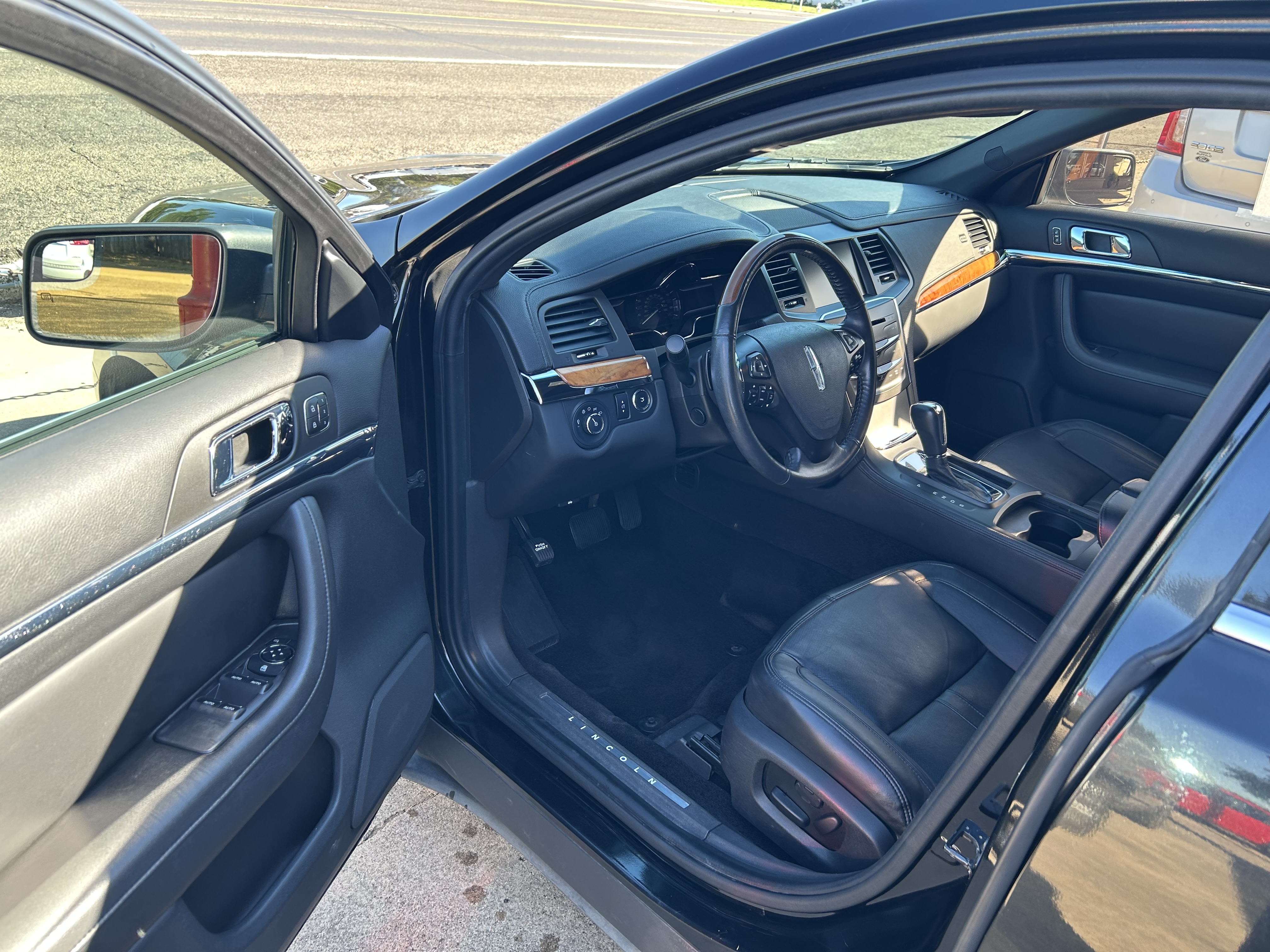 Used 2013 Lincoln MKS UNAVAIL FWD image 4
