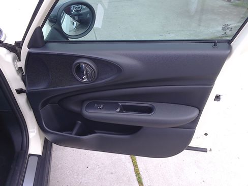 Used 2017 MINI Cooper Clubman image 11