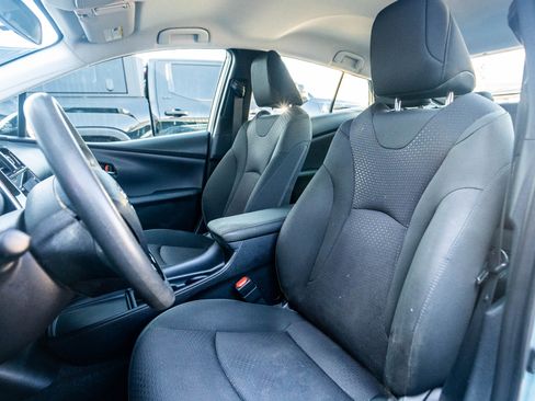 Used 2020 Toyota Prius image 32