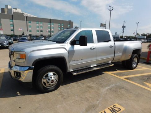 Used 2015 GMC Sierra 3500 SLE image 4