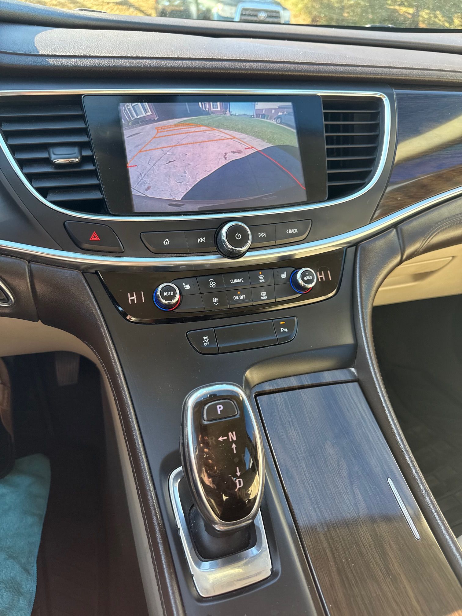 Used 2017 Buick LaCrosse Essence FWD image 12