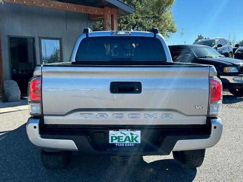 Used 2022 Toyota Tacoma TRD Off-Road image 8