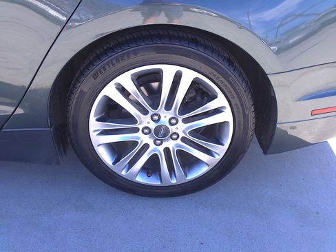 Used 2015 Lincoln MKZ image 39