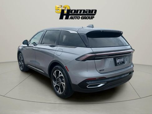 Used 2024 Lincoln Nautilus AWD Premier image 3