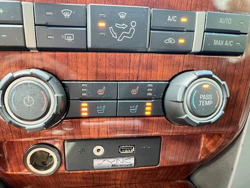 Used 2010 Ford F150 Lariat image 16