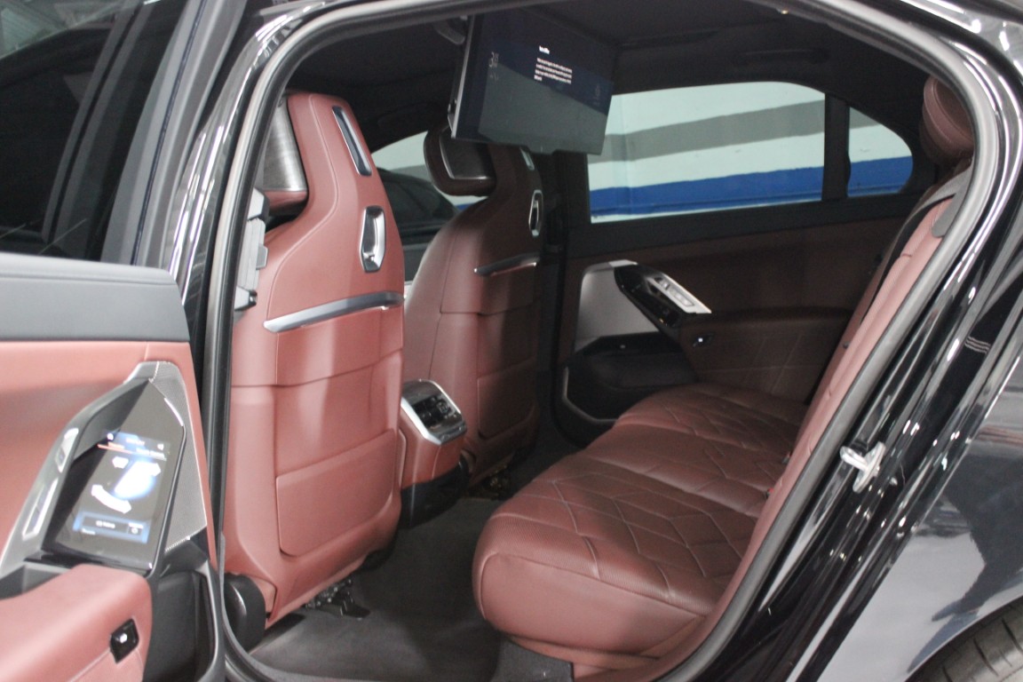 Used 2024 BMW i7 eDrive50 RWD image 45