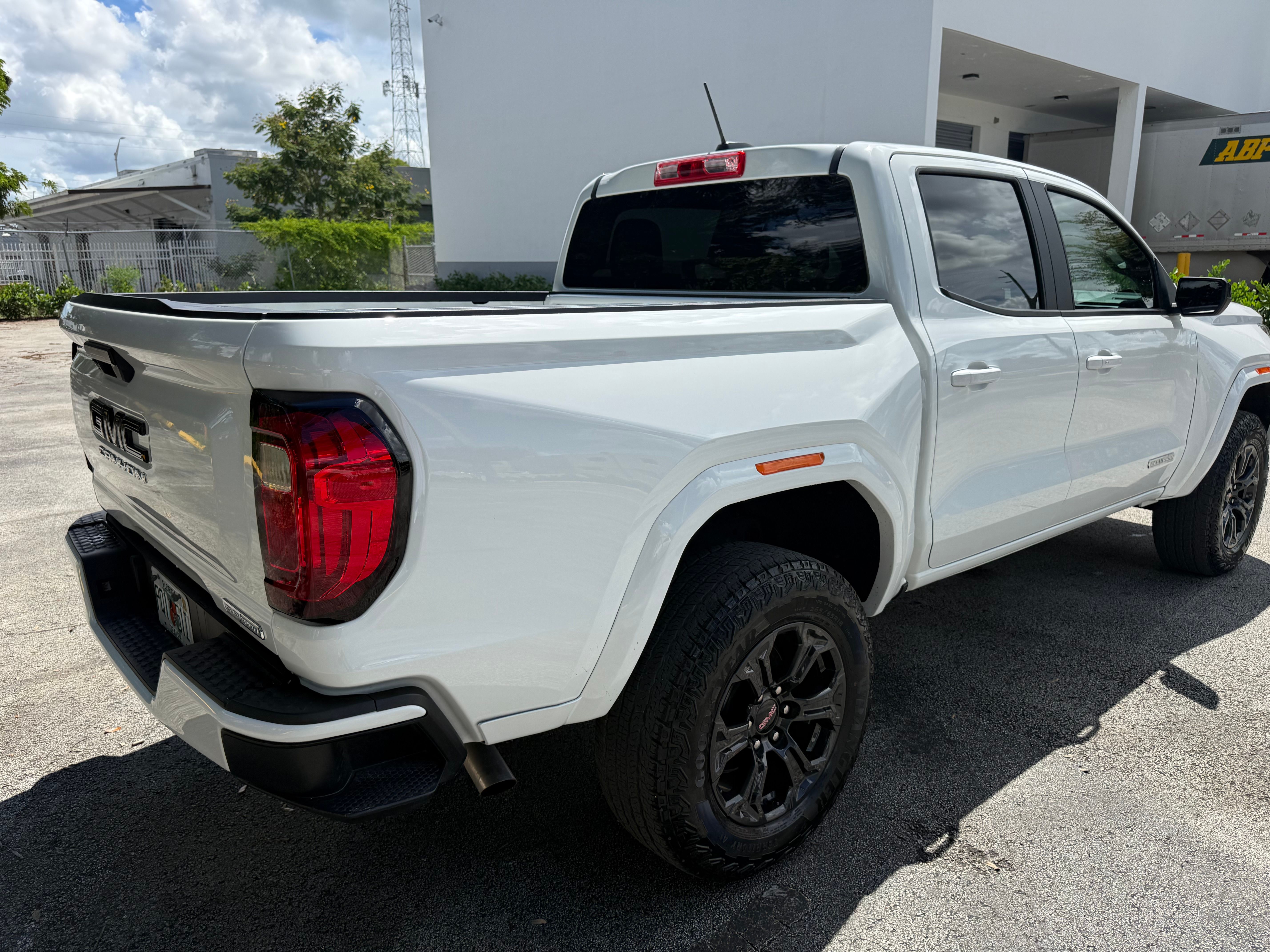 Used 2024 GMC Canyon 2WD Crew Cab Elevation image 6