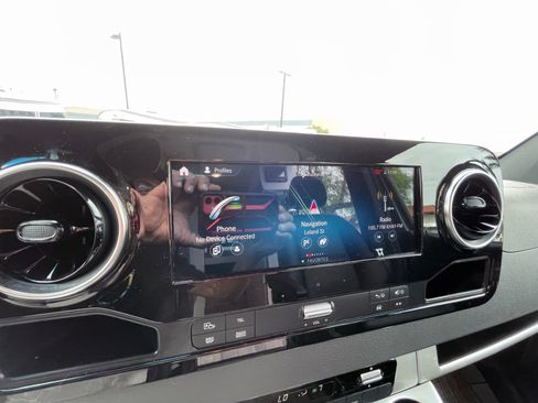 Used 2021 Mercedes-Benz Sprinter 4500 image 43