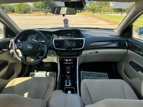 Used 2016 Honda Accord EX image 18