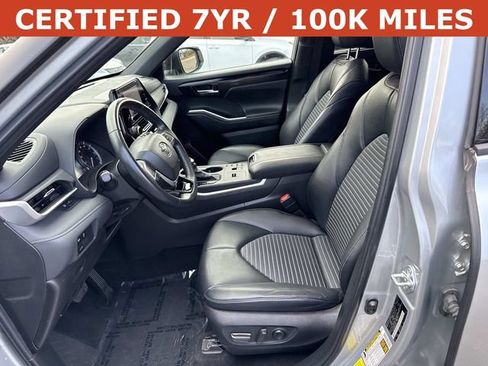 Used 2024 Toyota Highlander XSE FWD image 14
