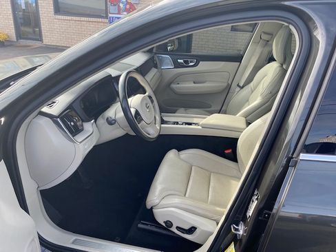 Used 2018 Volvo XC60 T8 Inscription image 12