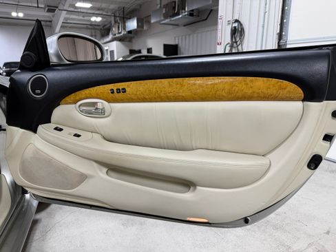 Used 2004 Lexus SC 430 Convertible RWD image 19