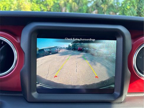 Used 2023 Jeep Wrangler Unlimited Rubicon image 27