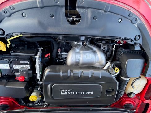 Used 2016 Dodge Dart SXT image 16