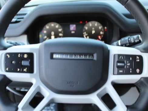 Used 2025 Land Rover Defender 110 S image 18