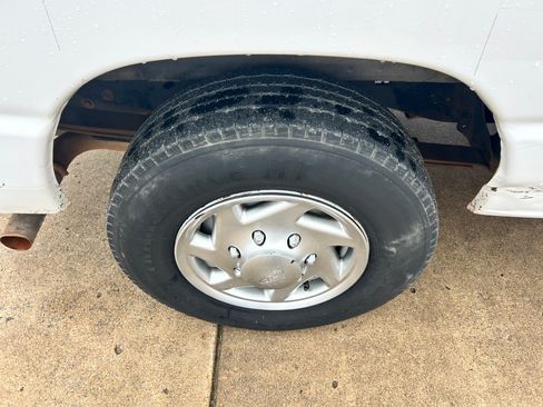 Used 2010 Ford E-250 and Econoline 250 image 19