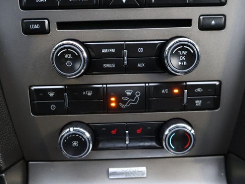 Used 2011 Ford Mustang GT Premium image 17