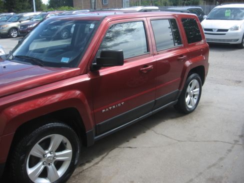 Used 2013 Jeep Patriot Latitude Sport Utility 4D FWD image 1