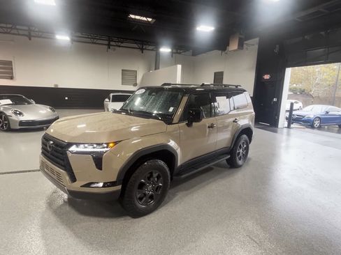 Used 2024 Lexus GX 550 image 1