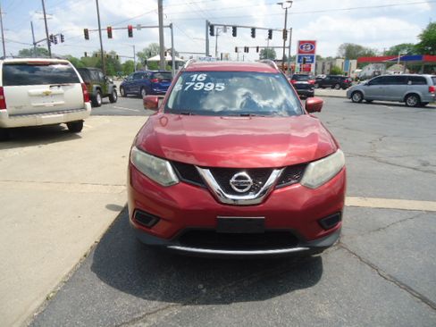 Used 2016 Nissan Rogue AWD SV image 2