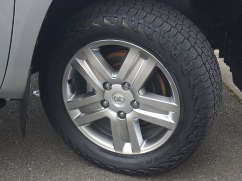 Used 2015 Toyota Tundra SR image 30