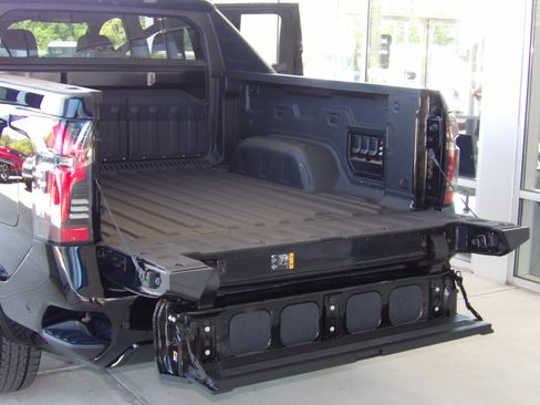 Used 2024 Chevrolet Silverado EV 4x4 Crew Cab RST image 19