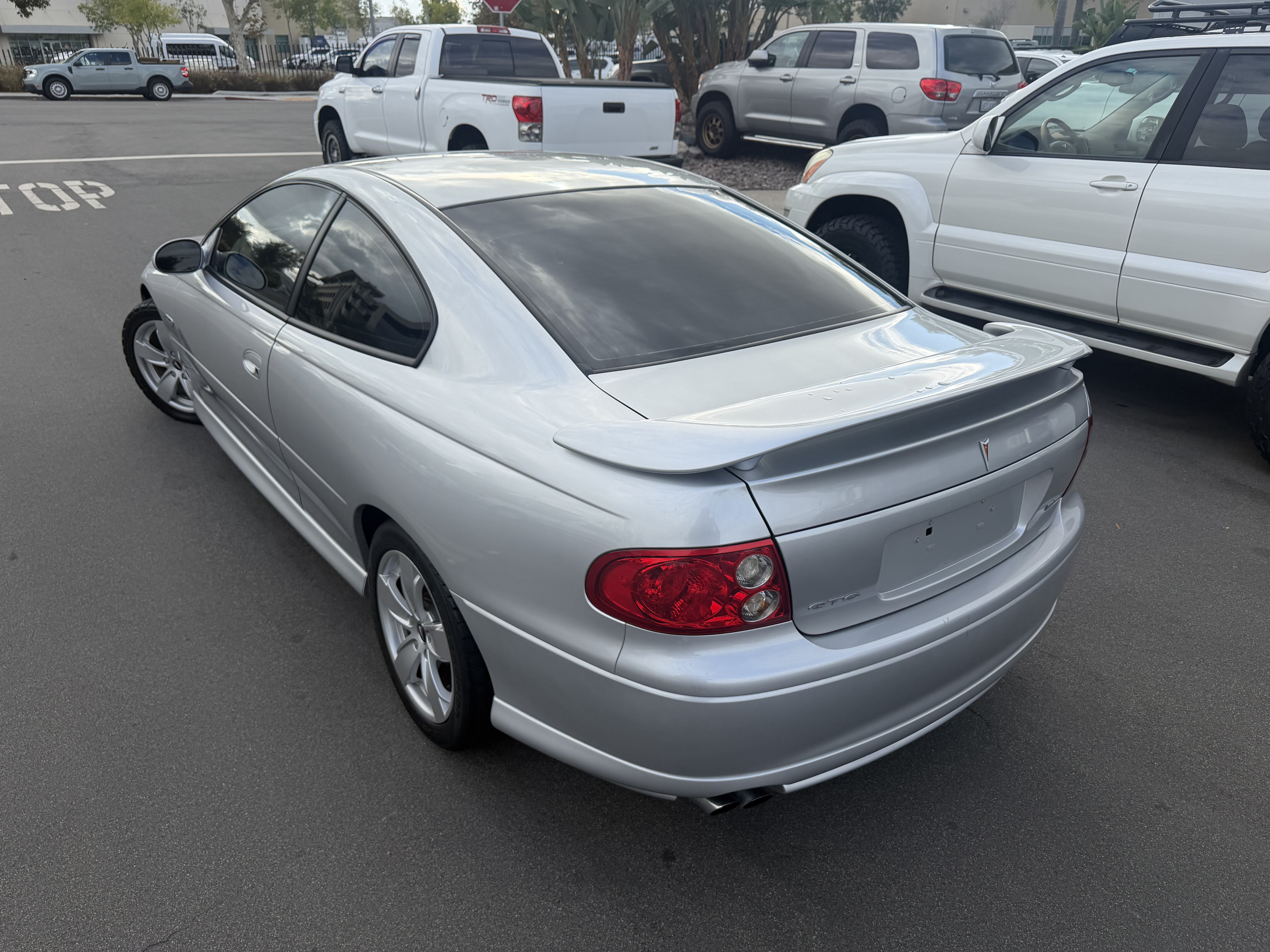 Used 2004 Pontiac GTO UNAVAIL RWD image 9