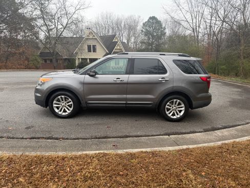 Used 2014 Ford Explorer XLT image 9
