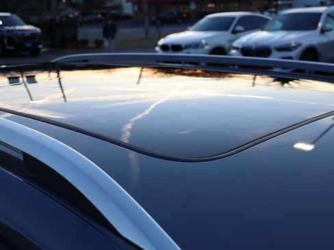 Used 2022 Volkswagen Taos SEL image 11